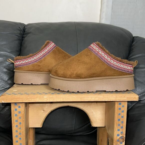 YOKI 8 OWEN-12 Camel Brown Burgundy Red Ivory Embroidered Brown Sherpa Lined - Picture 7 of 13